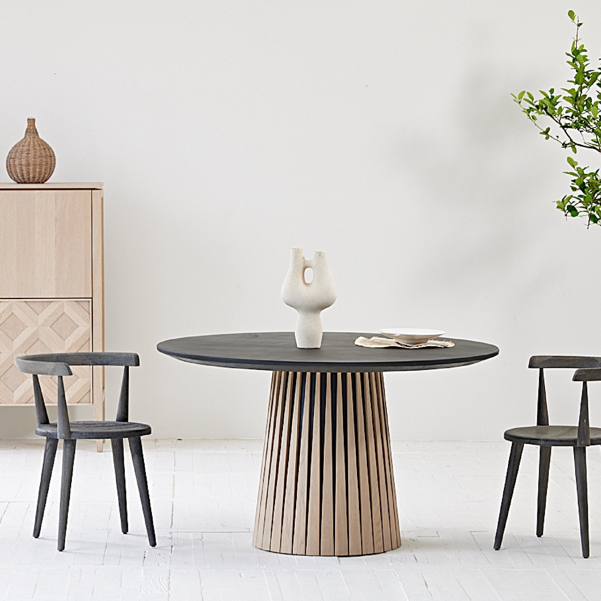 COLAMY AXION Architectural Round Dining Table - COLAMY