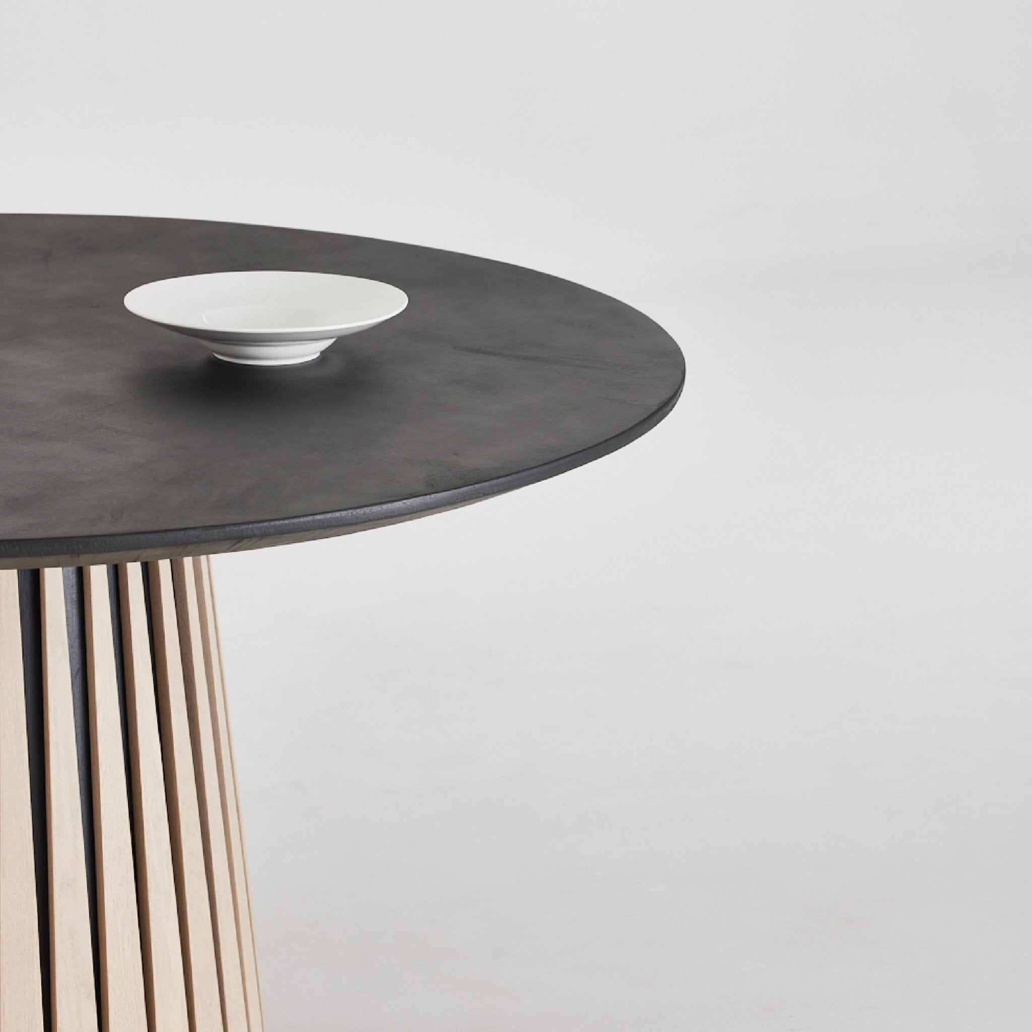 COLAMY AXION Architectural Round Dining Table - COLAMY